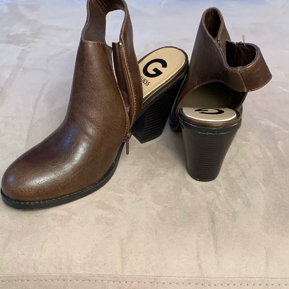Guess brown slides